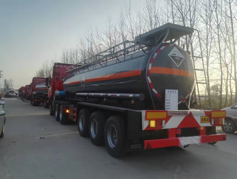 Remolque con tanque de aceite líquido cerrado de 50000 litros