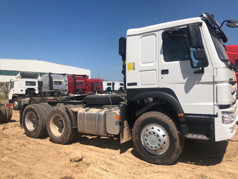 Luen Sinotruk Howo 10 ruedas de alta calidad 40T 6*4 nueva cabeza de camión tractor a la venta