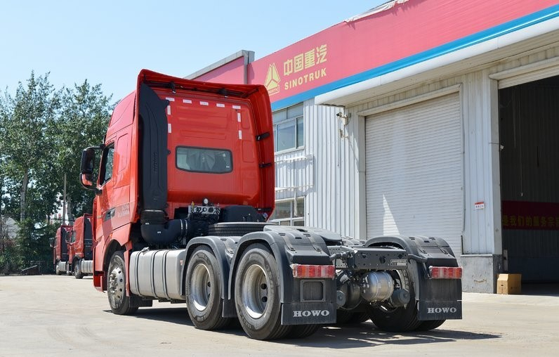 Camión tractor usado 375HP Repuestos Sinotruk HOWO Camión tractor usado Sinotruk a la venta