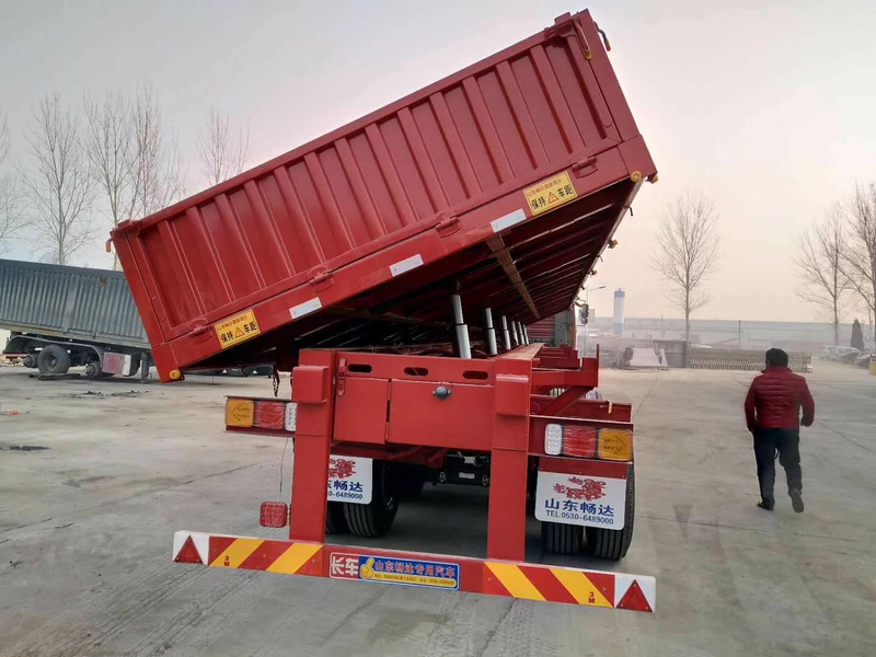 Remolque volquete con volcado lateral hidráulico rojo de 3 ejes 